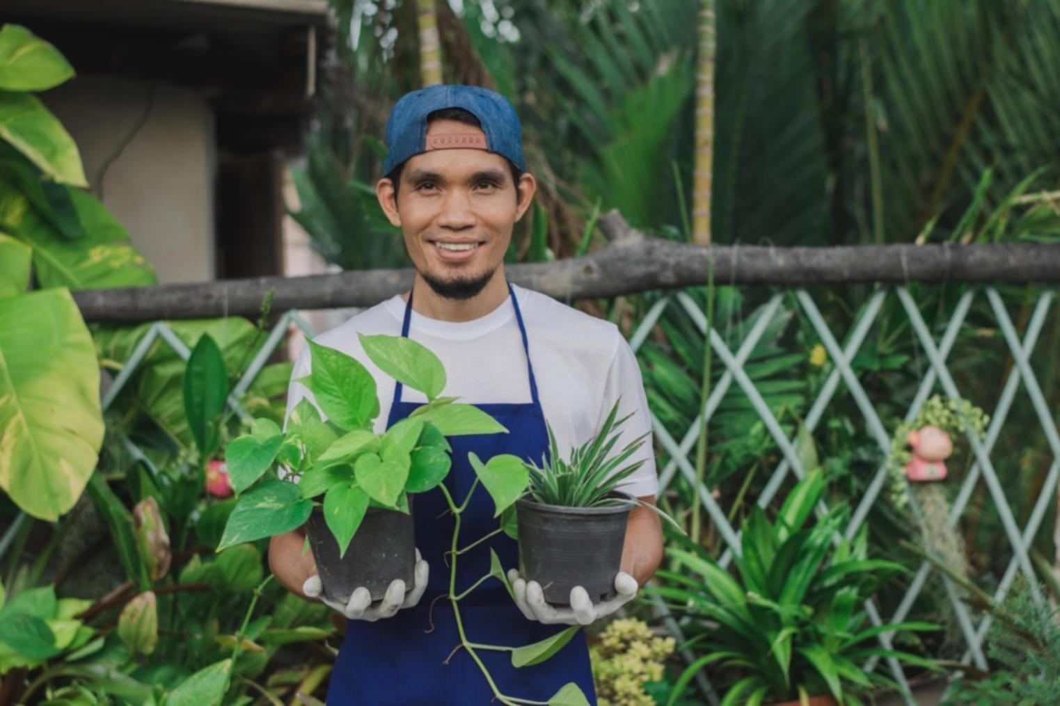 Instructor Dmytro Kovalenko demonstrating botanical composition techniques